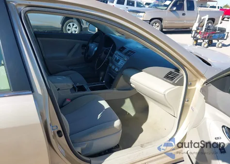 2011 Toyota Camry Le z USA, uszkodzony, nr VIN 4T1BF3EK8BU609587